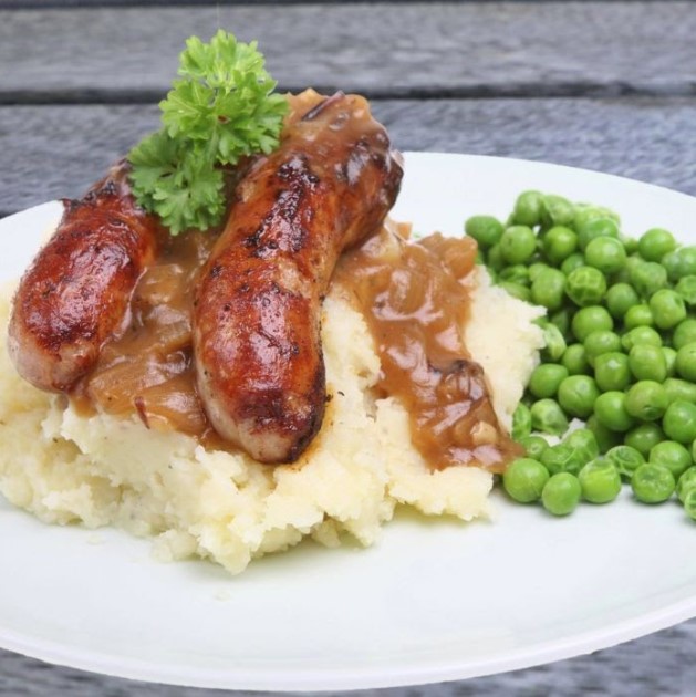 Sausages with potato mash with peas and gravy